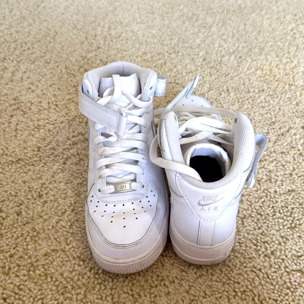 White Nike Air Force mid Women size US 8